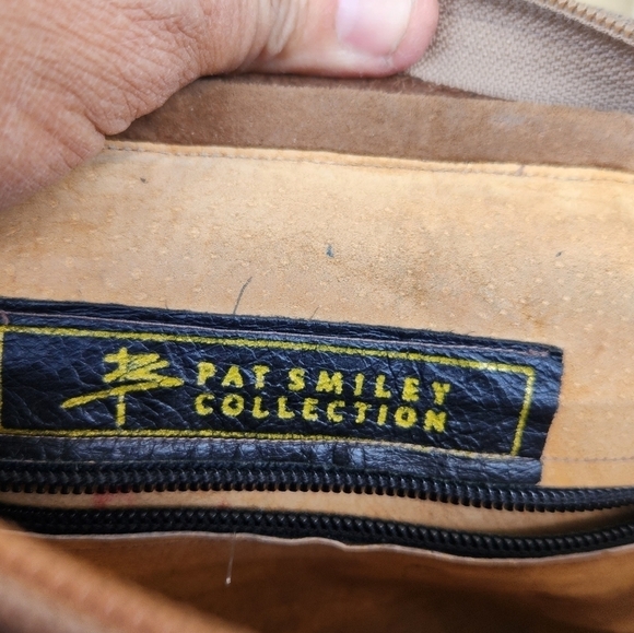 PAT SMILEY COLLECTION SUPER SOFT LEATHER BACKPACK - Picture 15 of 16